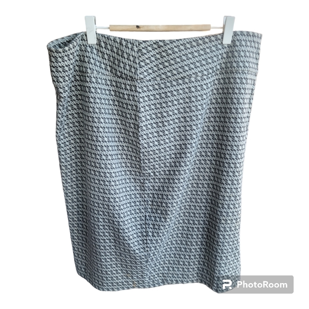 Soft by Avenue skirt Size 14/ 16 NWOT